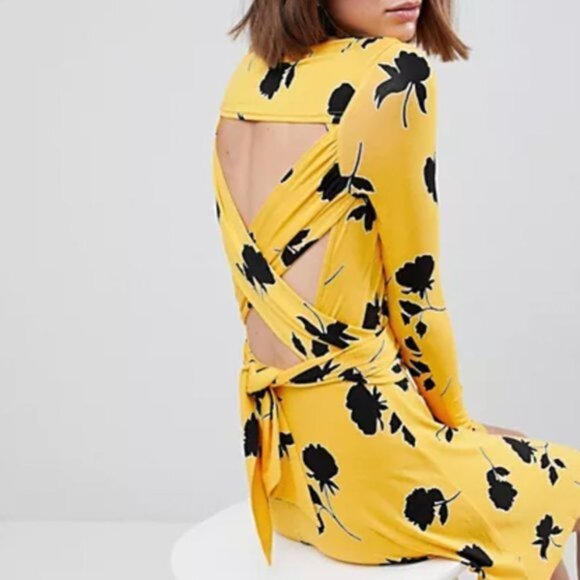 ASOS DESIGN Size 4 Yellow Black Skater Dress Open Back with Wrap Belt: 4725 - Picture 9 of 9
